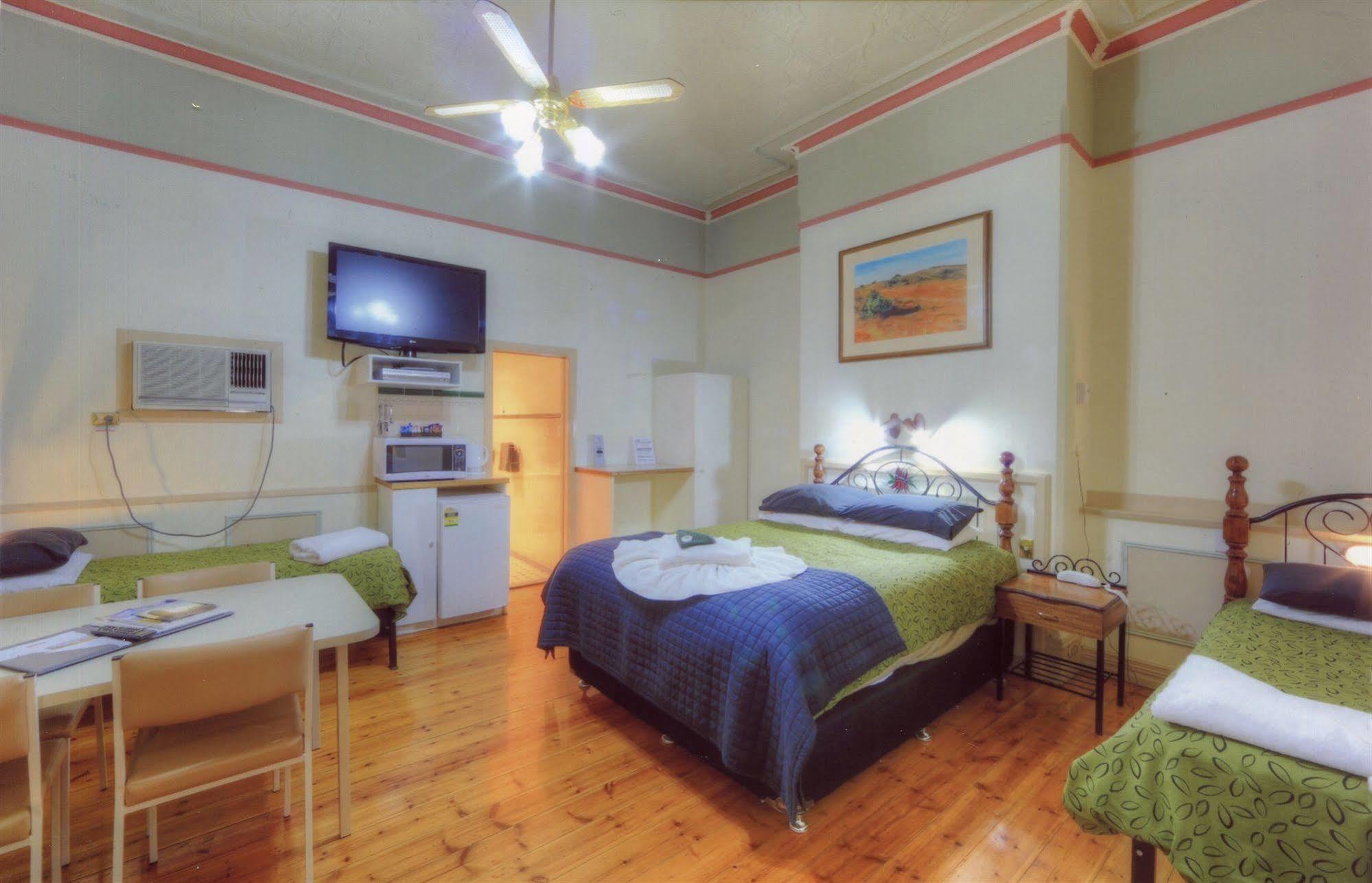The Lodge Outback Motel โบรเคนฮิลล์ ภายนอก รูปภาพ